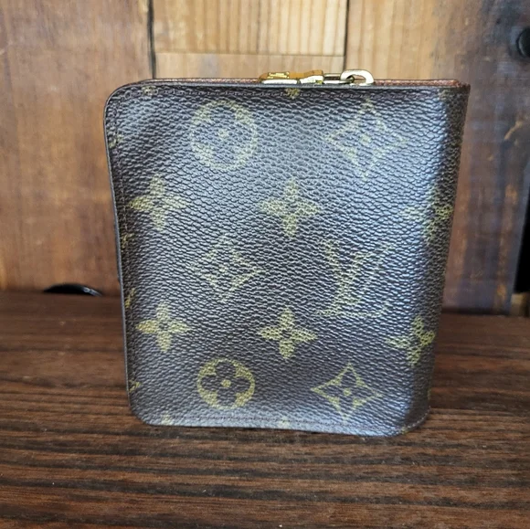 Louis Vuitton Bifold Zip Monogram Compact Wallet